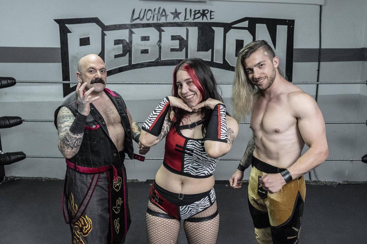 Entrenamiento de wrestling en la asociación Lucha Libre Rebelión. El Lacayo Sureño, Abril de la Plata y Lucio Barcelona, 27 de mayo de 2026. Fotografía de Ferran Nadeu