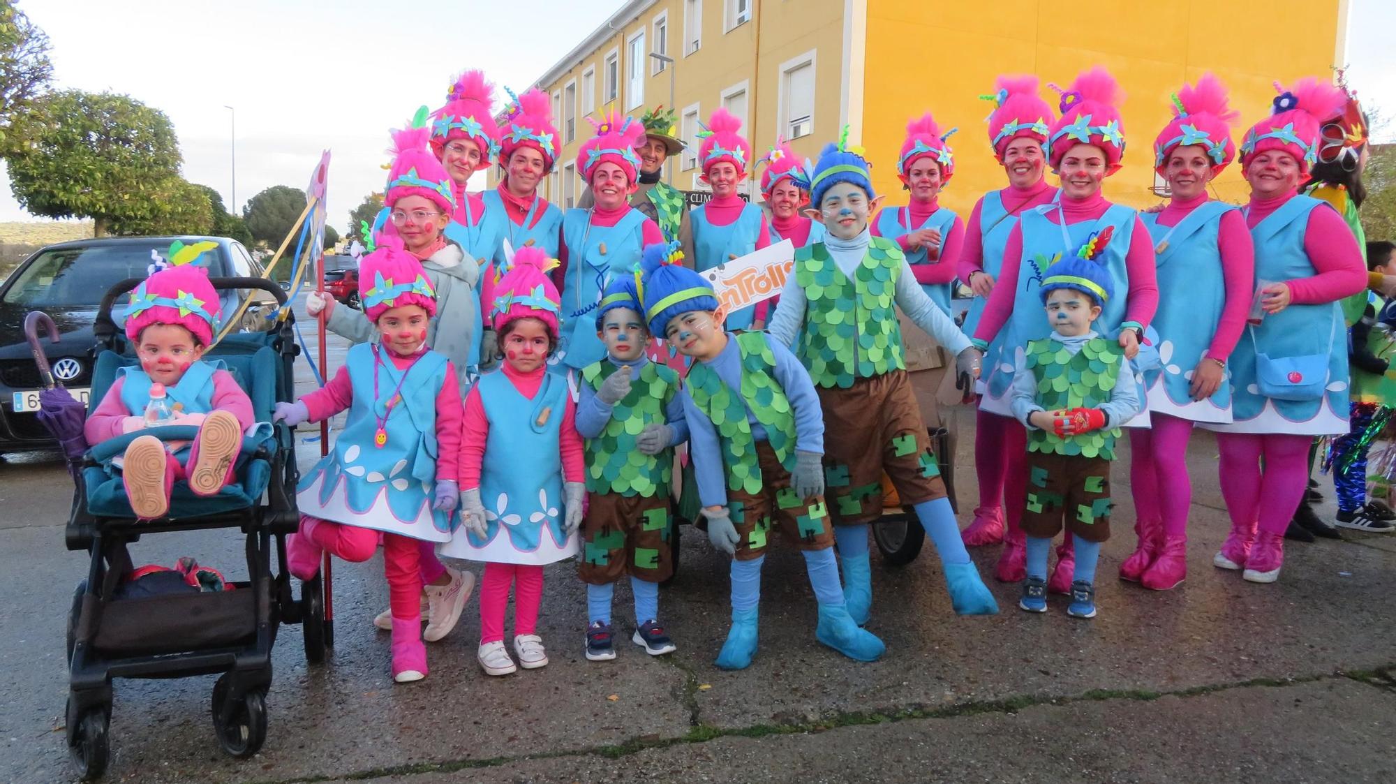 Multitudinario y colorido pasacalles de Carnaval en Monesterio