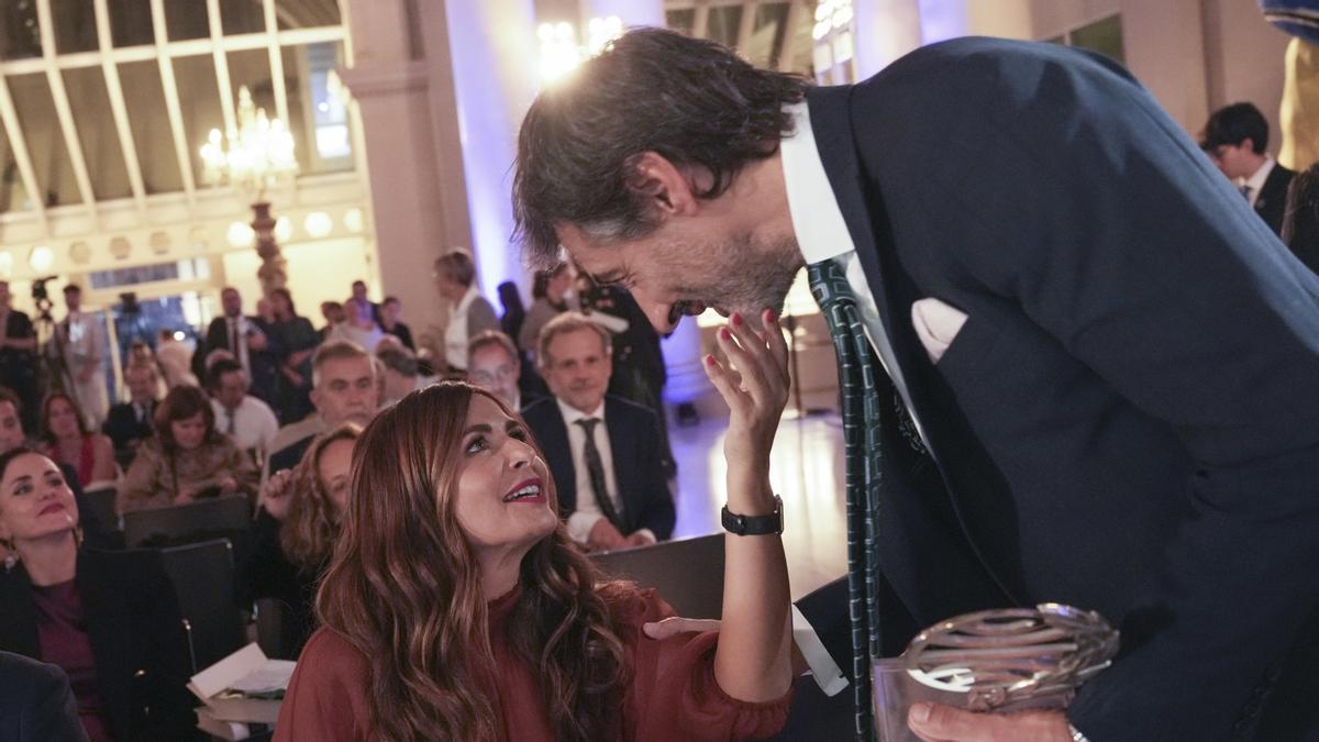 Las dedicatorias cruzadas de Juan del Val y Nuria Roca