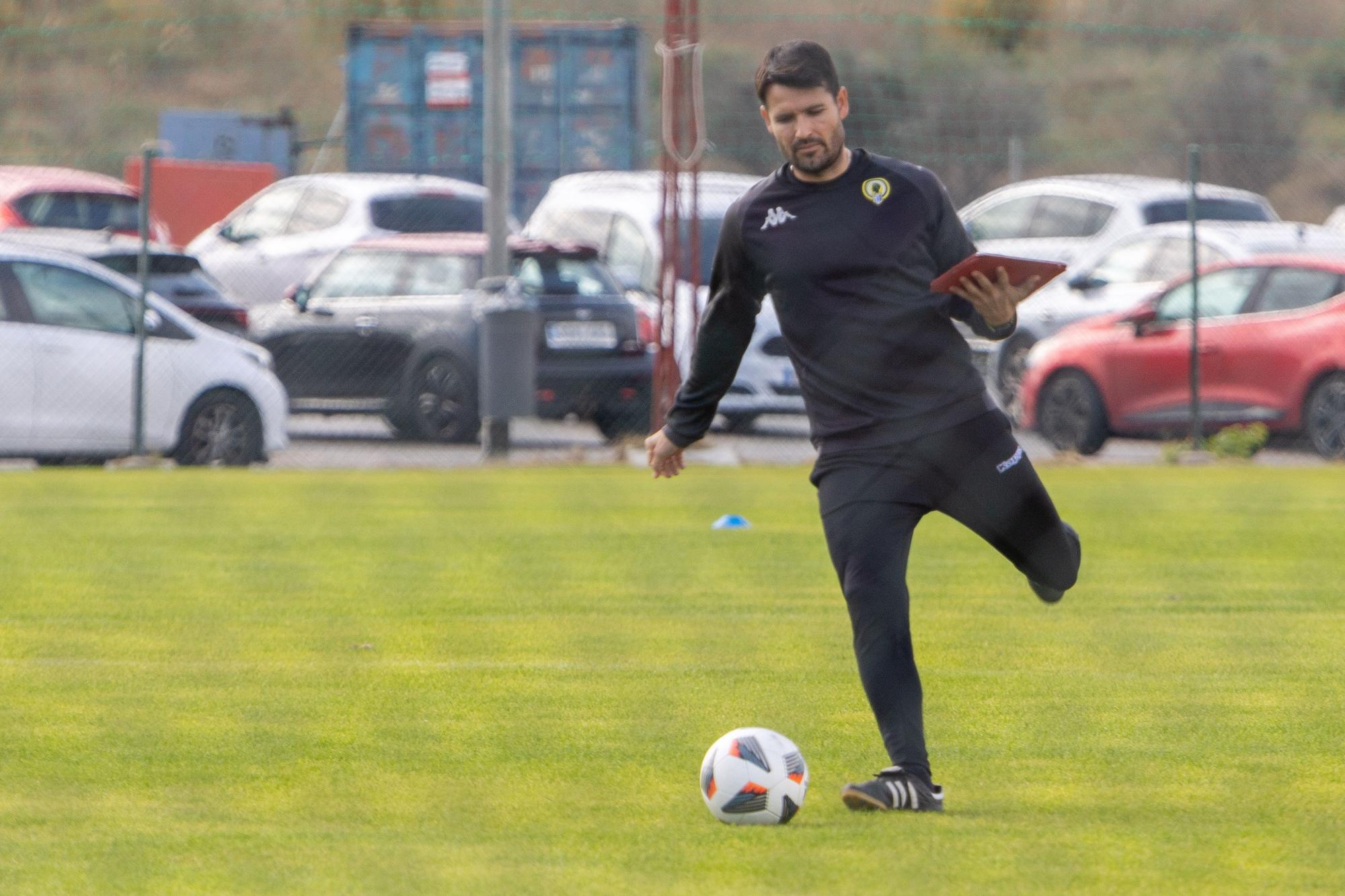 Primer entrenamiento de Lolo Escobar, nuevo entrenador del Hércules