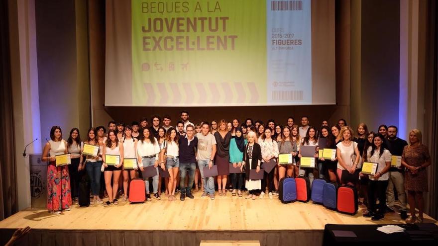 Figueres reconeix l&#039;esforç dels alumnes de la ciutat