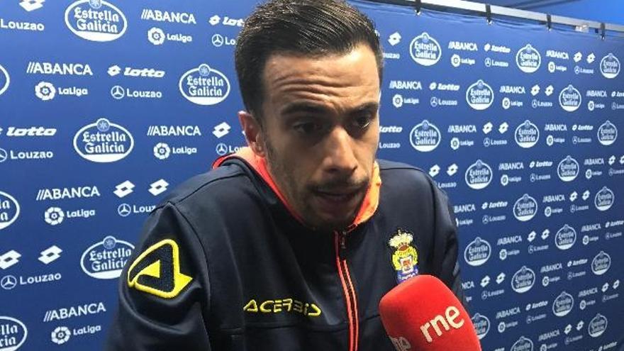 Hernán Santana, ayer, en la zona mixta de Riazor.