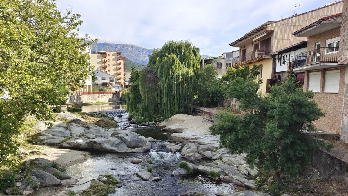 El rio del arenal atraviesa el pueblo