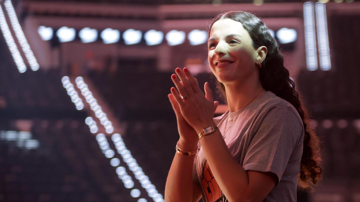 Elena Buenavida, en la celebración del título liguero del Valencia Basket.