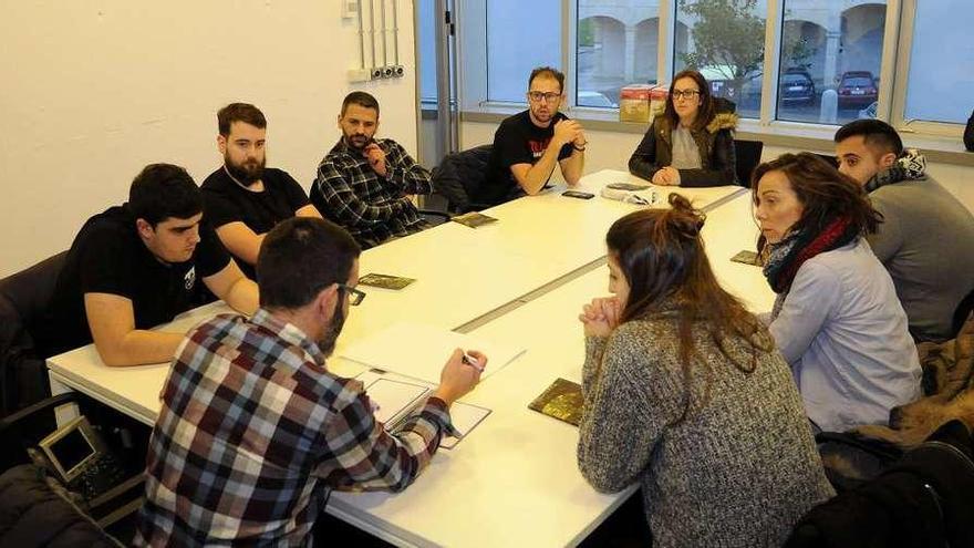 Vilariño reuniuse onte pola tarde cos restauradores e hostaleiros. // Bernabé/Javier Lalín