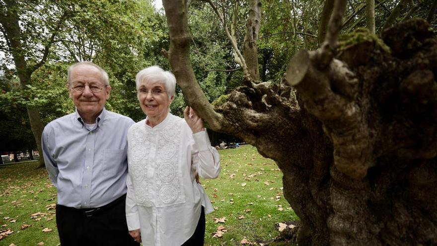 La historia de Geoffrey y Adrianna Hewings, los doctores de Illinois que se enamoraron de Oviedo: "¿Cómo no amar este entorno tan diverso?"