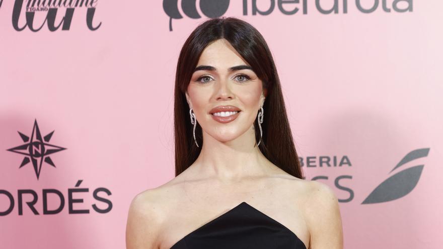 Violeta Mangriñán recuerda en los Premios Woman 2024 el momento 'pelea' de Asraf Beno e Isa Pantoja por Omar Montes