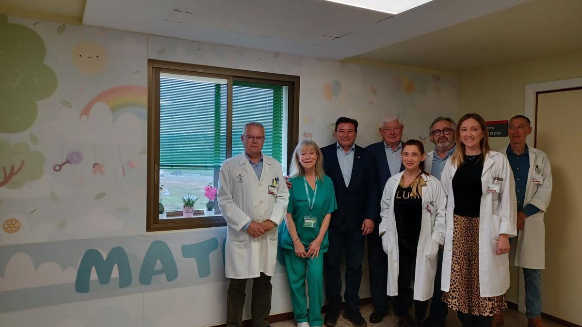 Presentación de los trabajos de redecoración del aula de maternidad del Hospital Lluís Alcanyís.