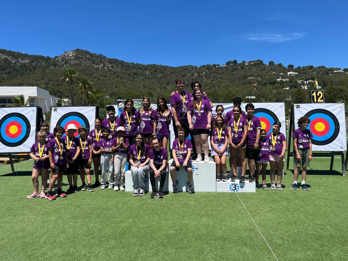 Grupo de arqueros de iniciación.