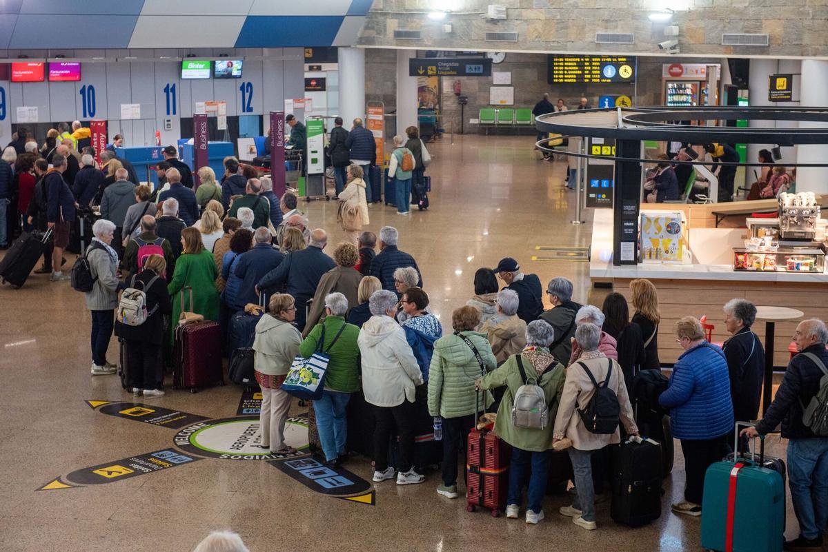 Terminal del aeropuerto de Alvedro este miércoles
