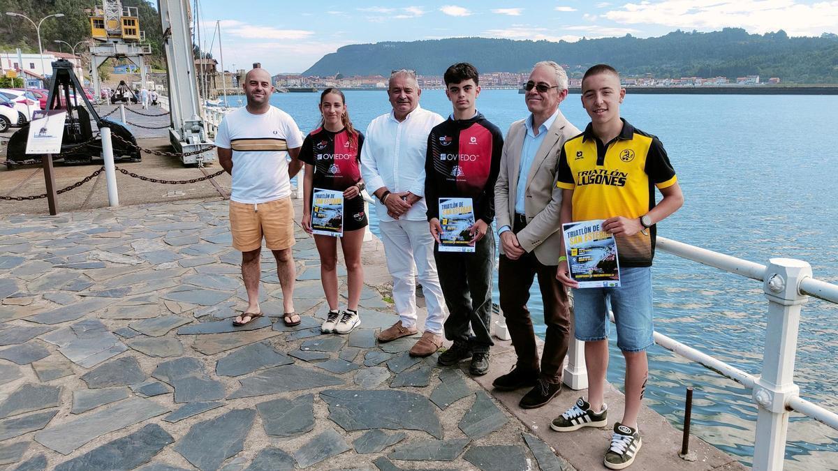 Por la izquierda, Carlos José Soto, Alejandra Alzaga, Celestino Novo, Teo Barroso, Julio Pablo Vallaure y Christian Mesa, ayer, en San Esteban.