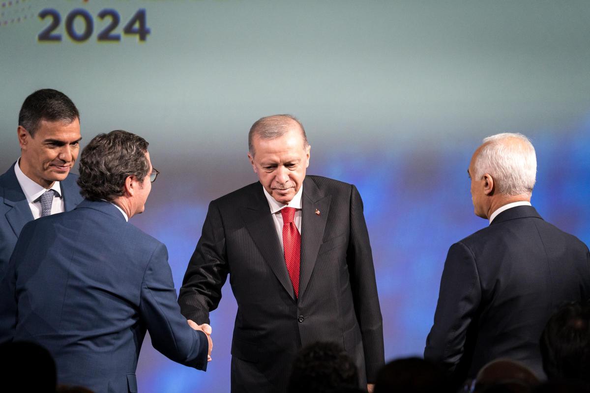 Sánchez recibe con honores a Erdogan en La Moncloa