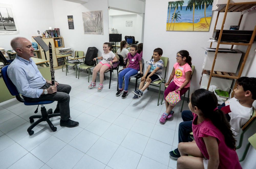 Alumnos de Benidorm visitan el conservatorio