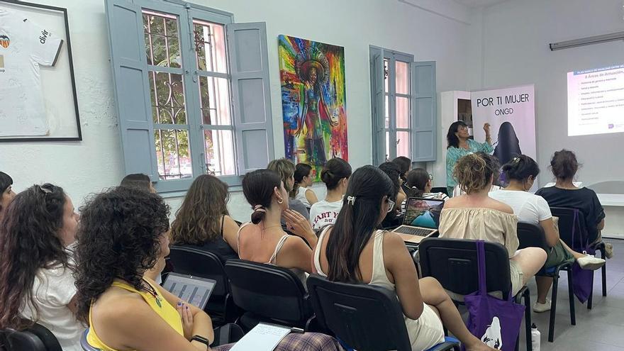 ó el año pasado a casi 600 personas por violencia de género en sus unidades municipales