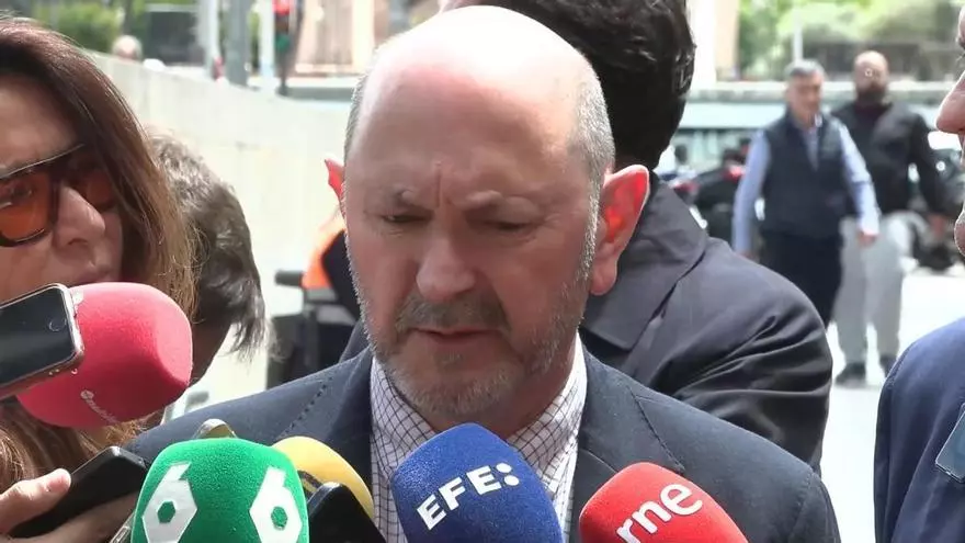 Louzán (RFEF) dice que se "valorará" las acusaciones de "ligas robadas" al Real Madrid