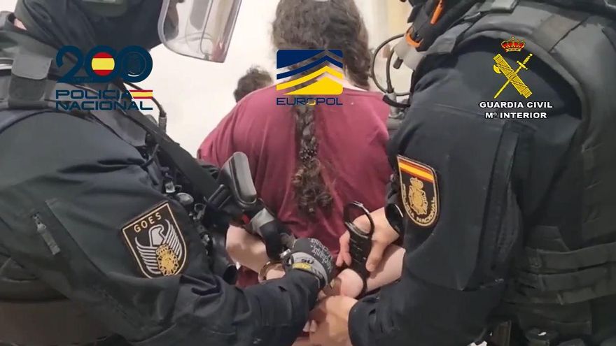 Detenida en València una pareja de hackers clave en la gestión de dos foros de ciberdelincuencia