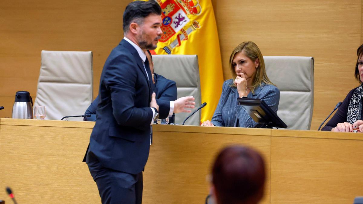 Rufián y Pradas, durante el interrogatorio en la comisión del Congreso.