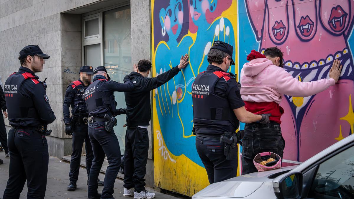 Mil agentes se despliegan en Barcelona, Badalona y LHospitalet en un macrodispositivo contra la multirreincidencia