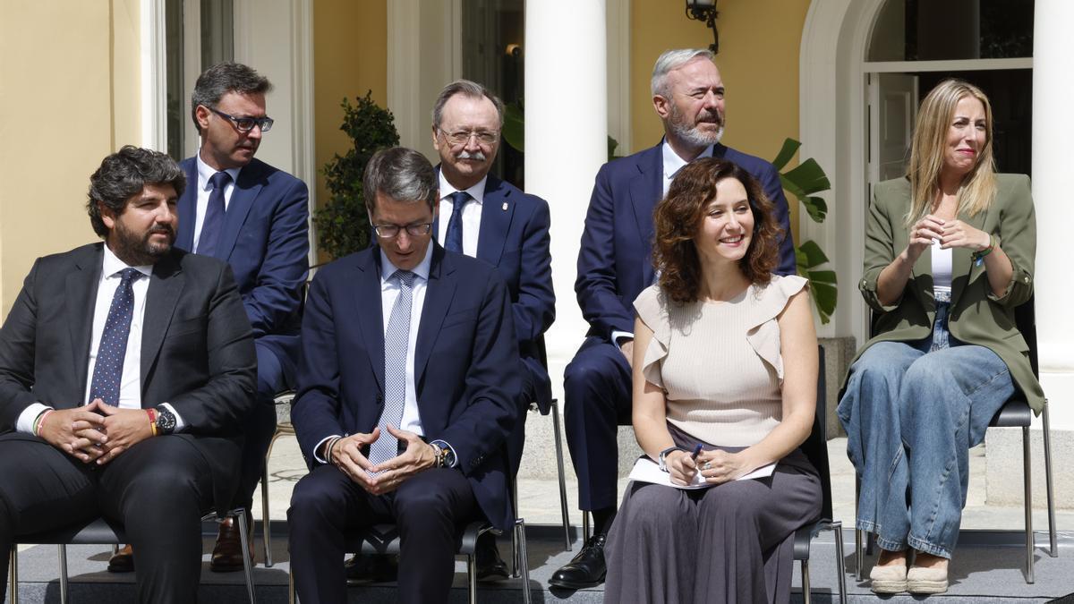 Isabel Díaz Ayuso el pasado viernes junto a varios presidentes autonómicos del PP convocados por Alberto Núñez Feijóo.