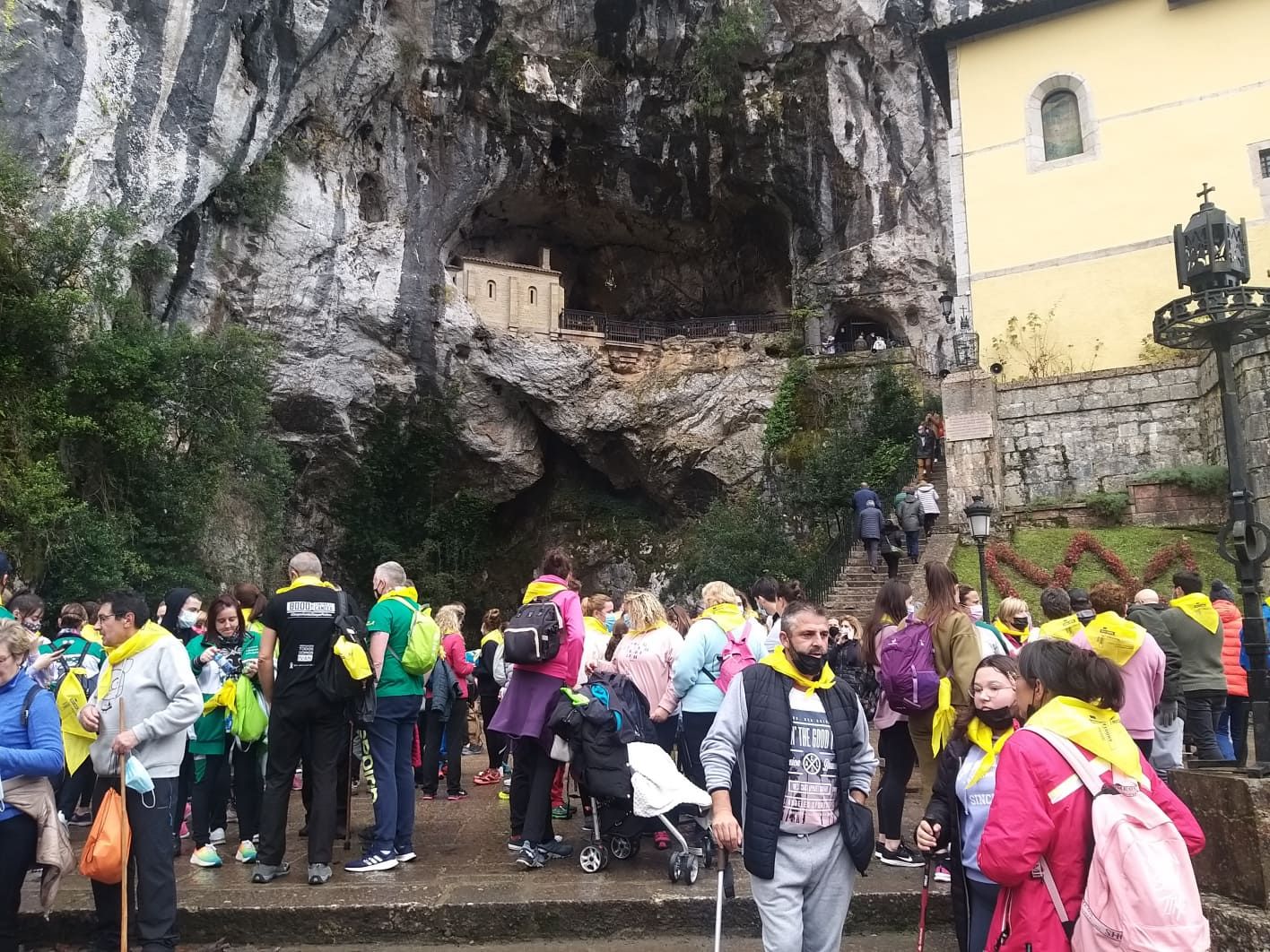 300 personas marchan a pie a Covadonga contra el cáncer infantil