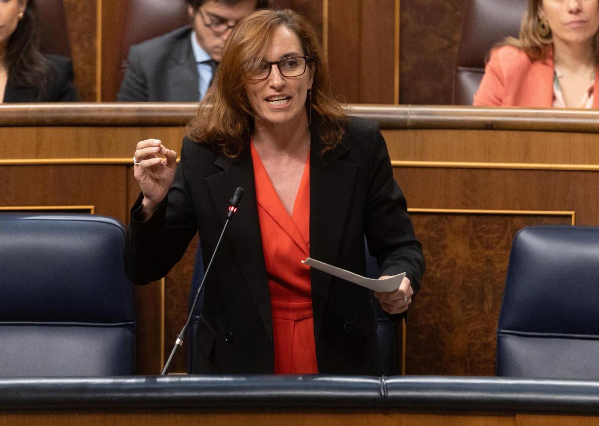 La ministra de Sanidad, Mónica García, en el Congreso.