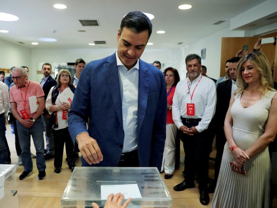 Pedro Sánchez vota en Pozuelo