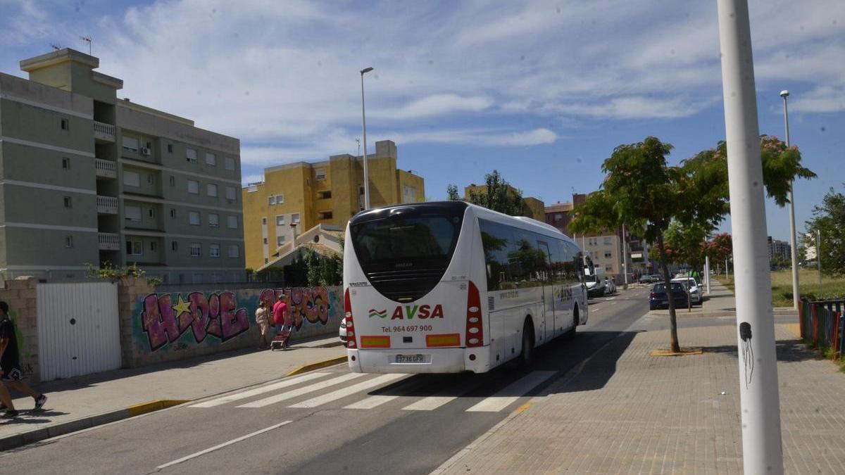 El Ayuntamiento de Moncofa ha habilitado una línea de autobús que permitirá agilizar la llegada a la estación durante el verano.