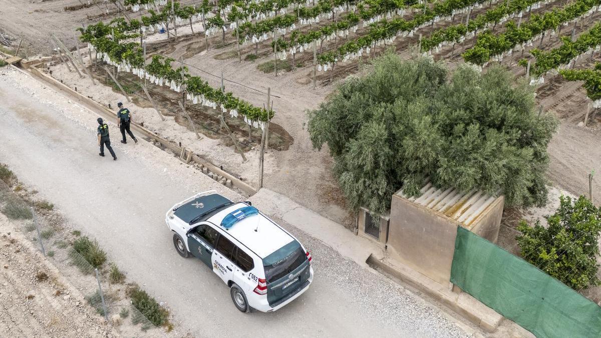 Efectivos de la Guardia Civil en una finca, en una imagen de archivo.