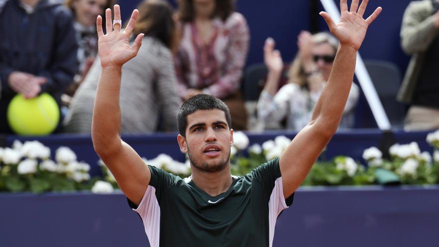 A qué hora juega y dónde ver por TV el Carlos Alcaraz - De Miñaur del Barcelona Open