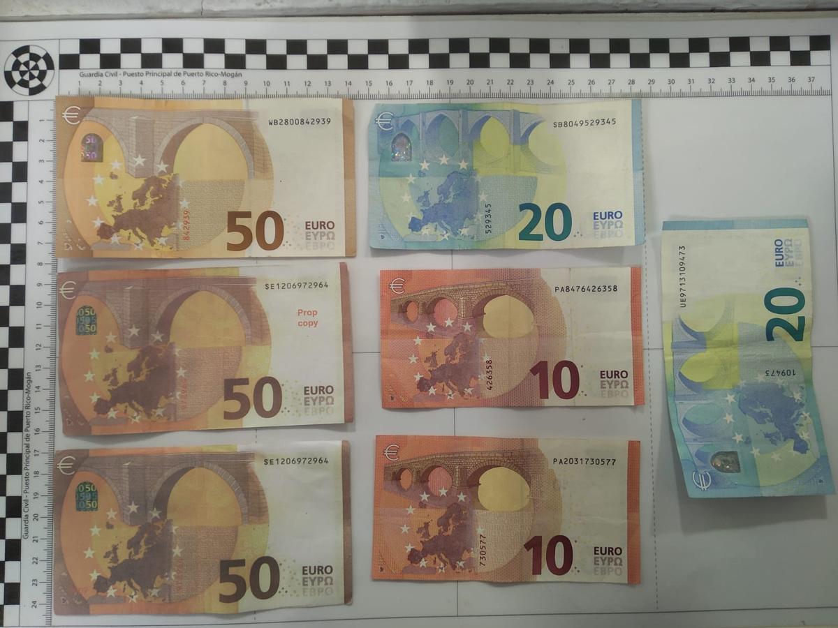 Billetes falsos hallados al acusado