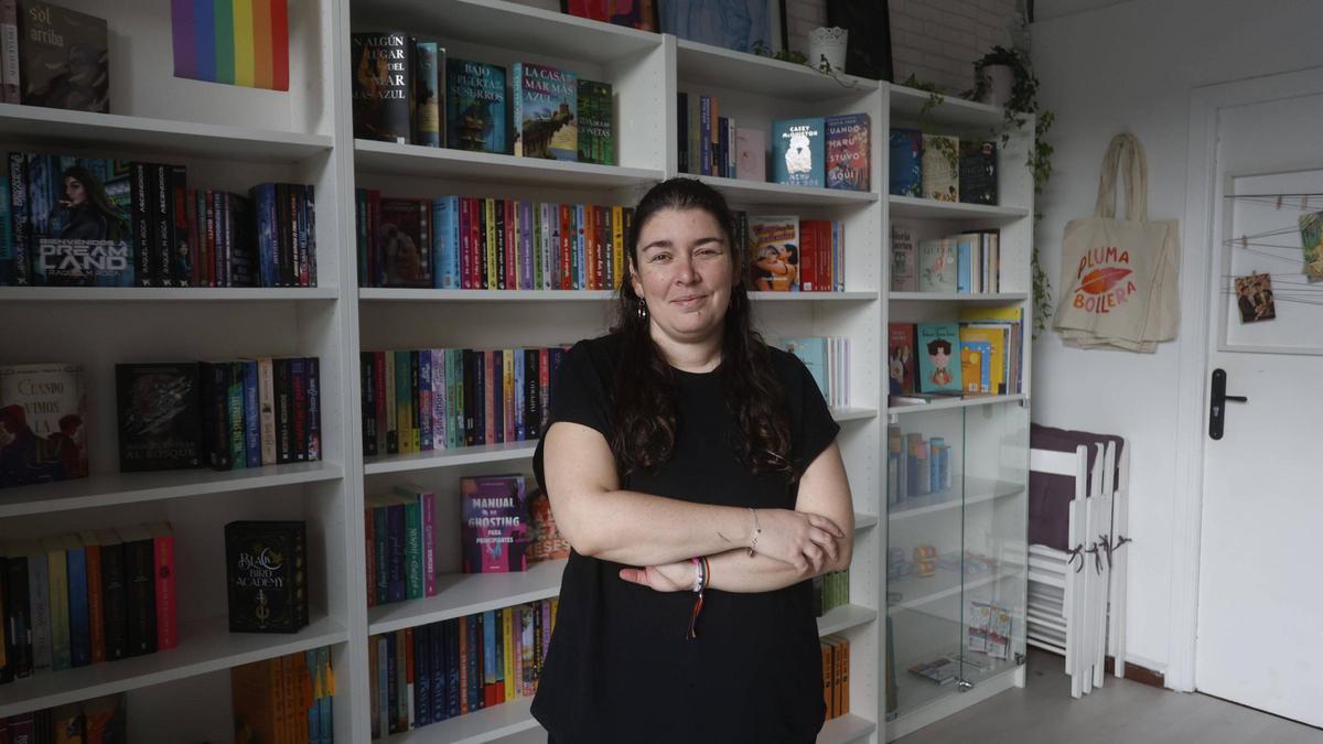 Carla Sáenz, propietaria de Contexto Queer, la nueva librería LGTBI+ de València.