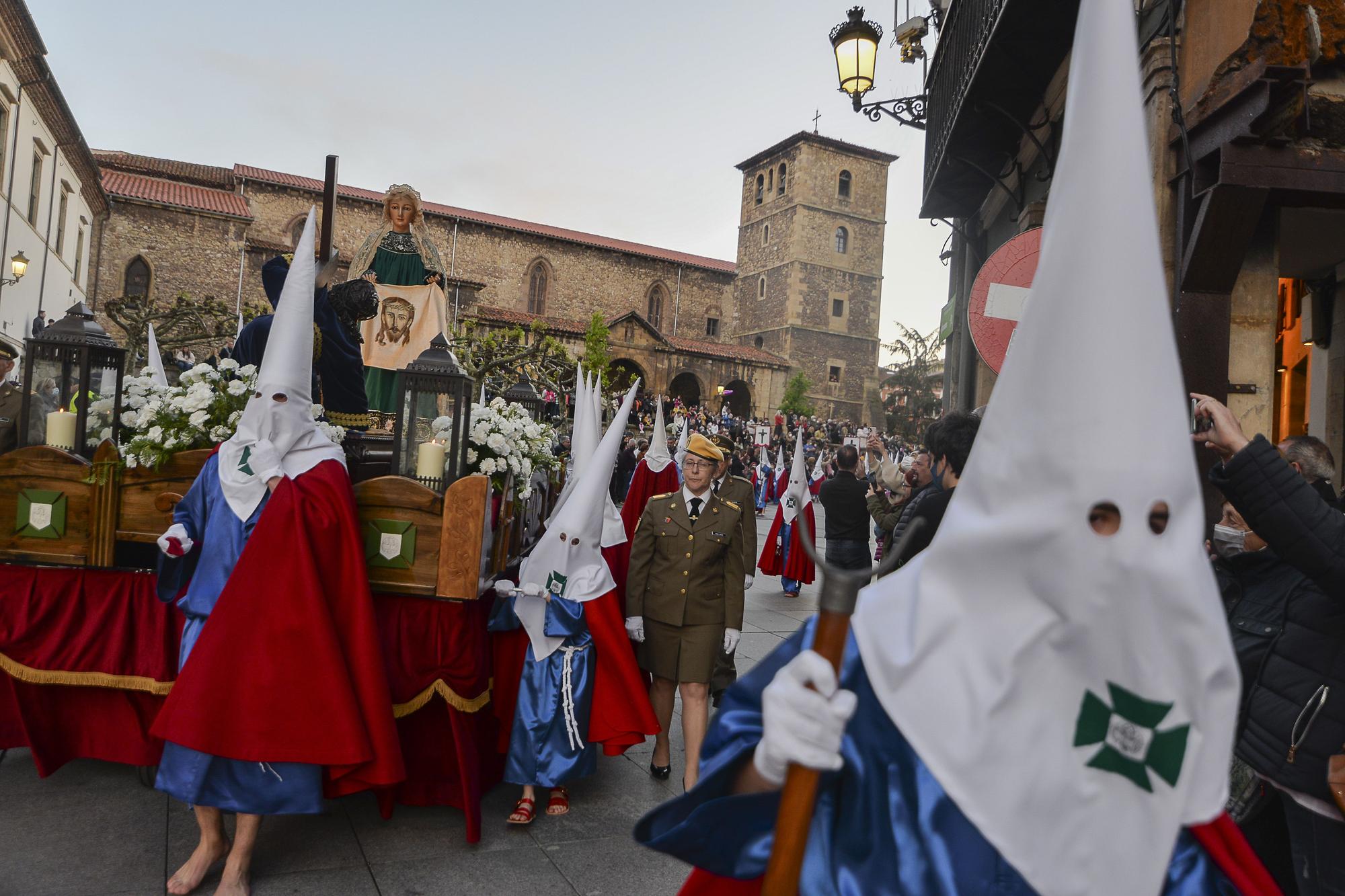 EN IMÁGENES: Los sanjuaninos protagonizan la procesión de la Tercera Palabra en Avilés