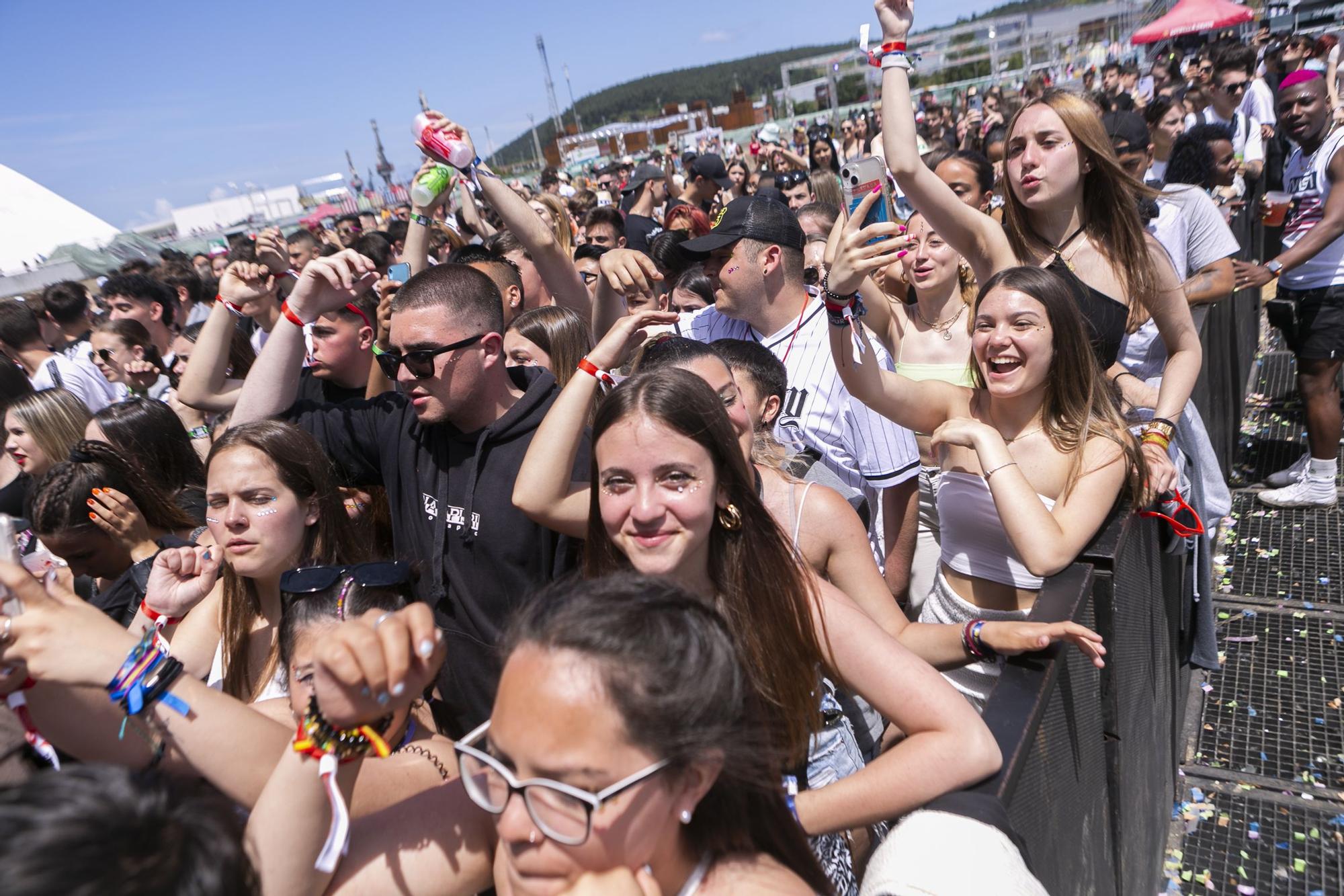 La segunda jornada del Reggaeton Beach Festival de Avilés, en imágenes