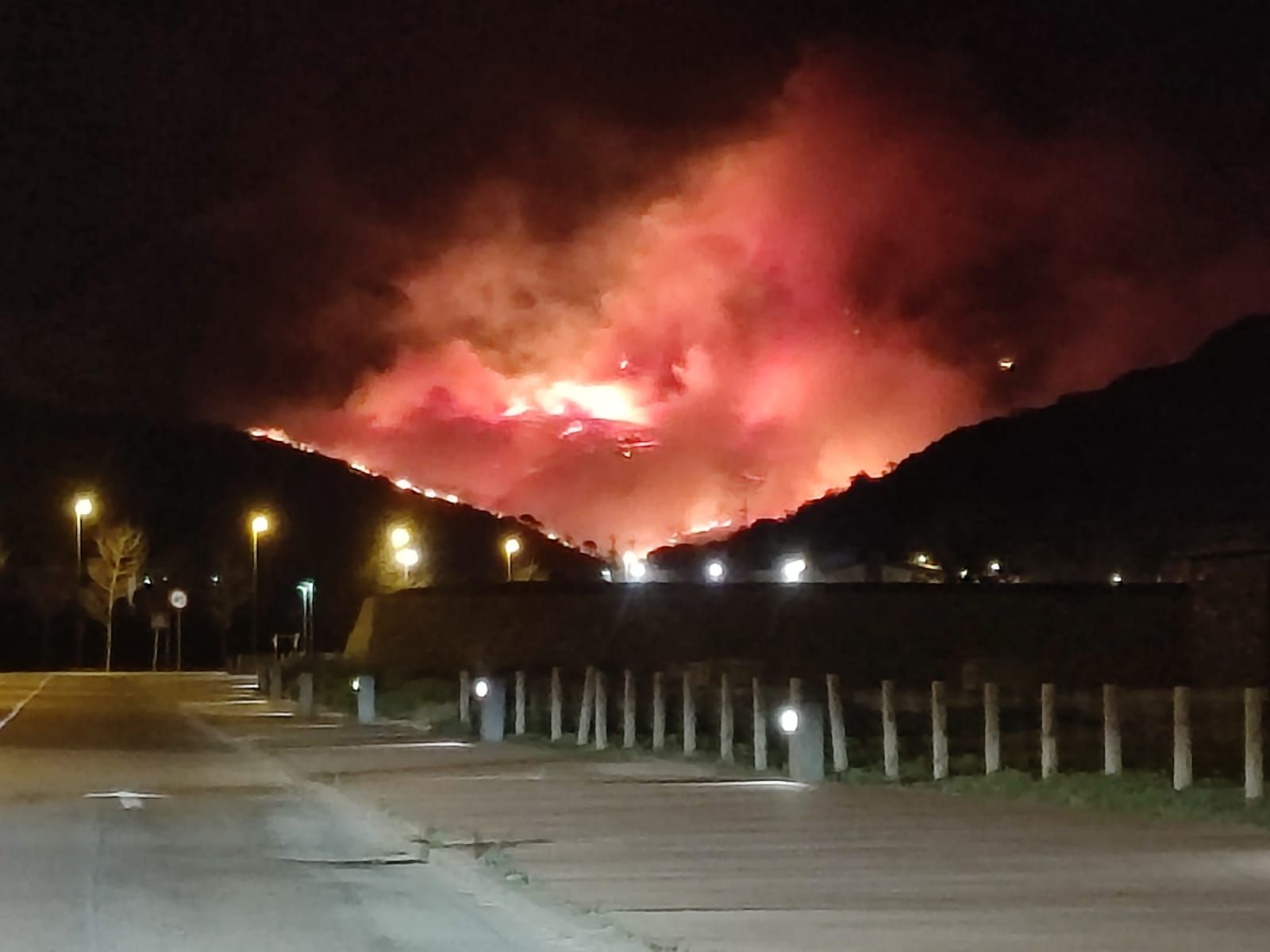 Gran incendi forestal a Roses