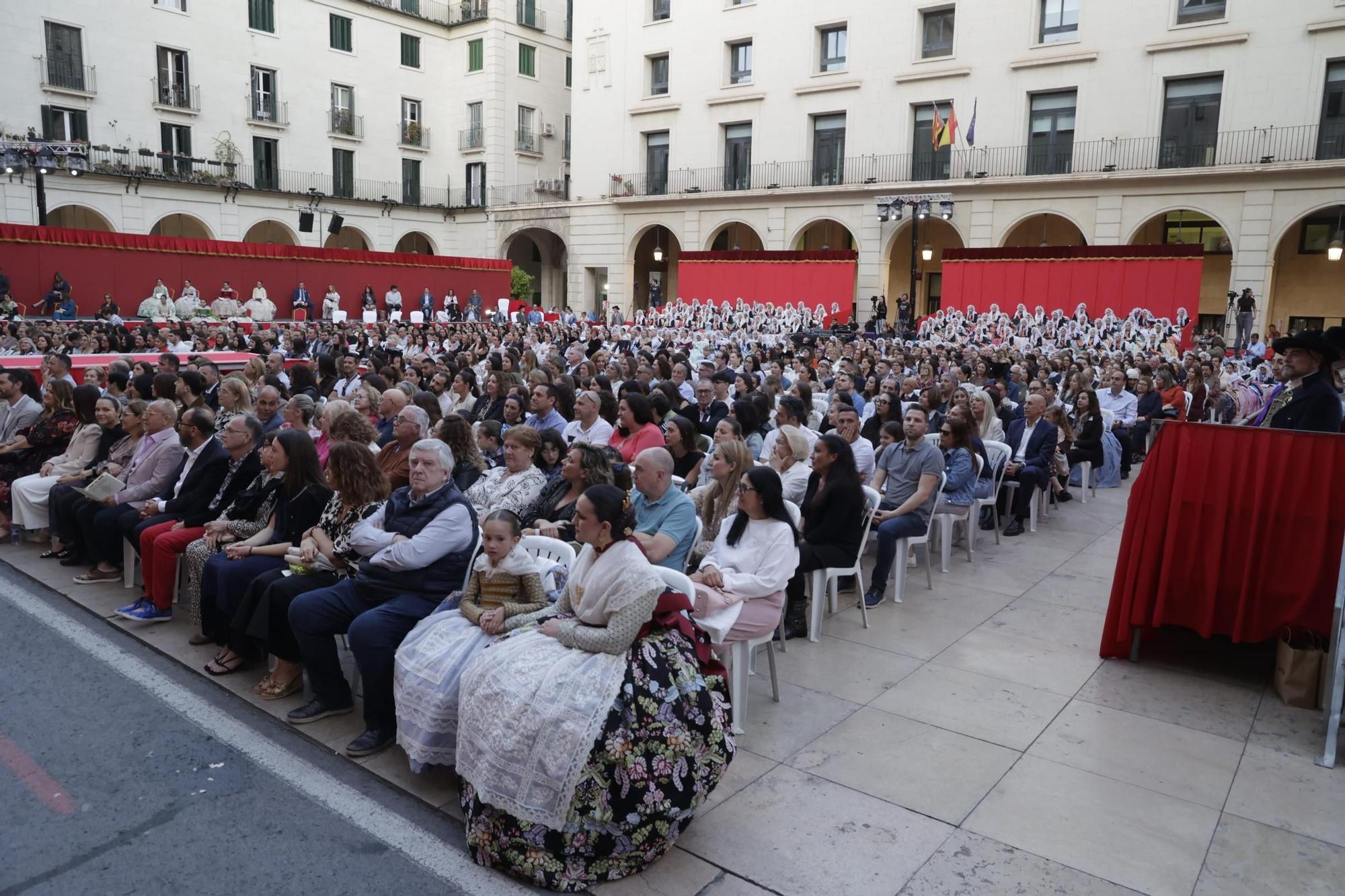 Las Hogueras de Alicante proclaman a su Bellea del Foc infantil 2025 y a sus damas