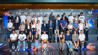 El Monbus Obradoiro acude a la presentación de la ACB