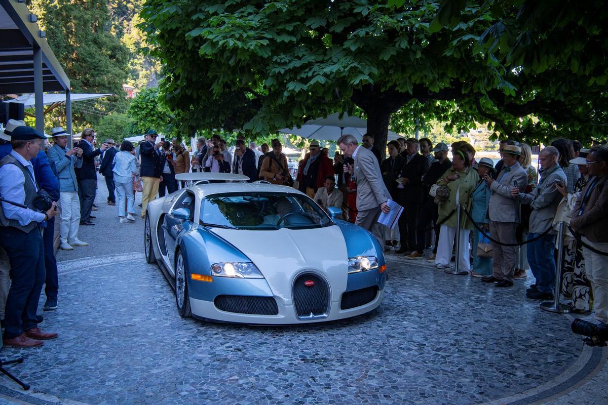 Concorso d'Eleganza Villa d'Este 2026. O modelos más modernos pero muy exclusivos, como este Bugatti Veyron Grand Sport.