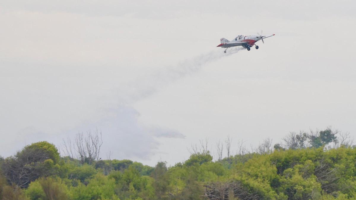 Aemet advertix de «moments crítics» este migdia en l’incendi del Saler