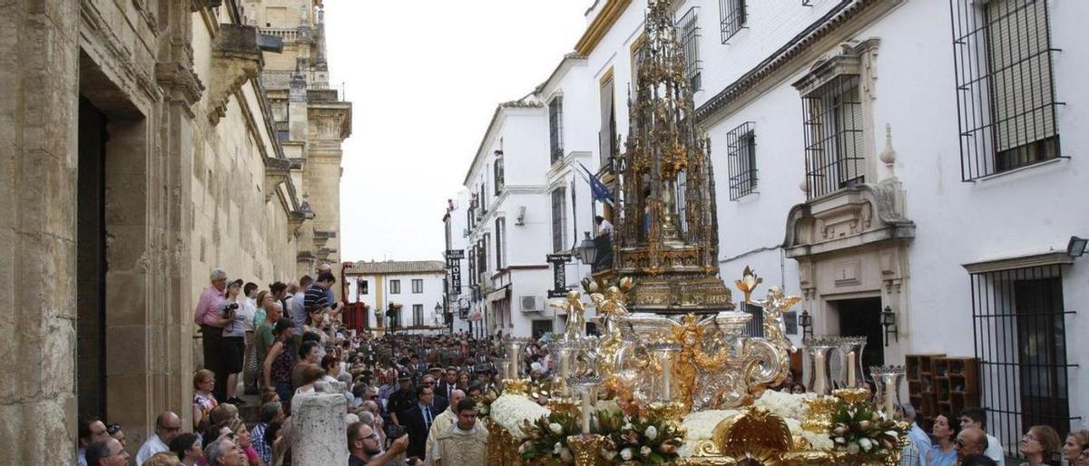 Custodia del Arfe, en el entorno de la Mezquita-Catedral.