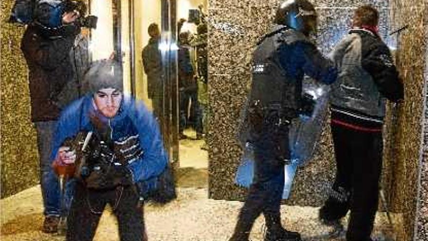 La Policia va portar a terme noves detencions després d&#039;una altra nit de tensió.