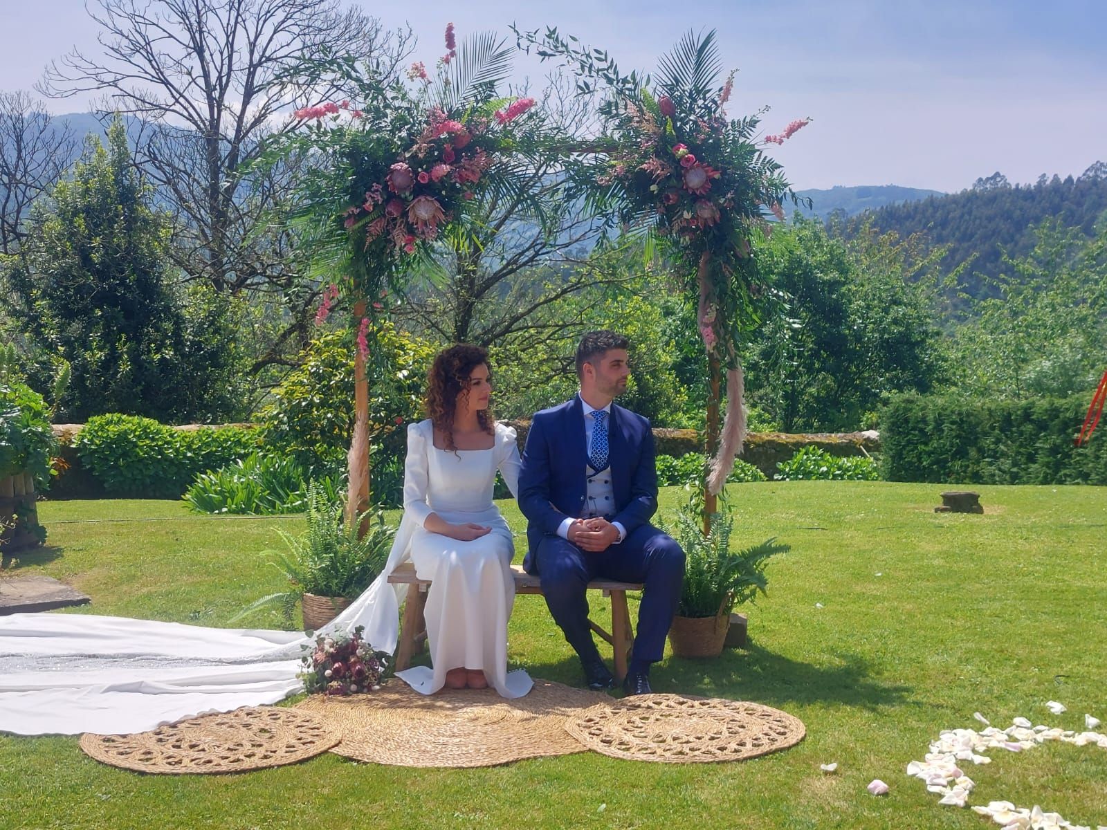 Boda en el castillo de San Cucao: el enlace de Raquel y David