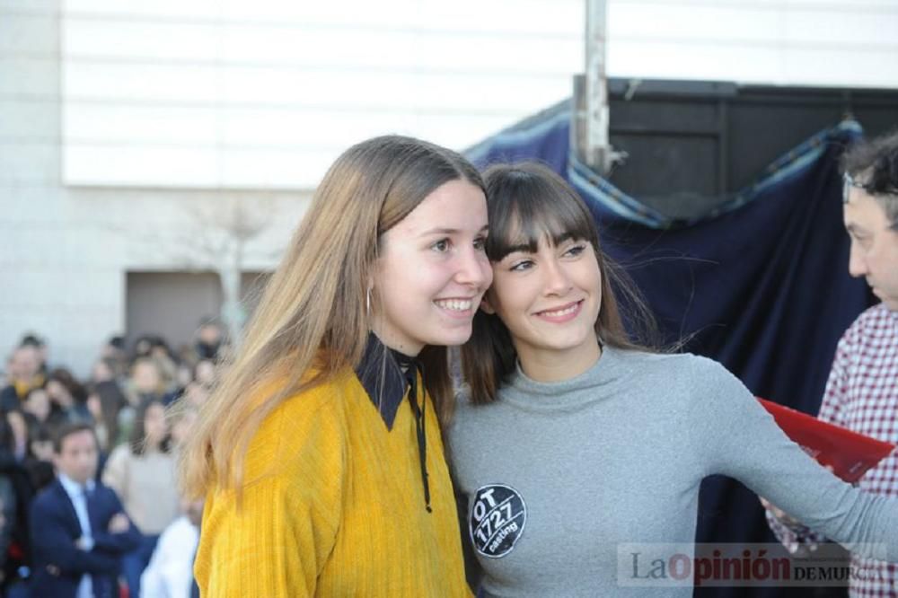 Firma de discos de Aitana en Murcia