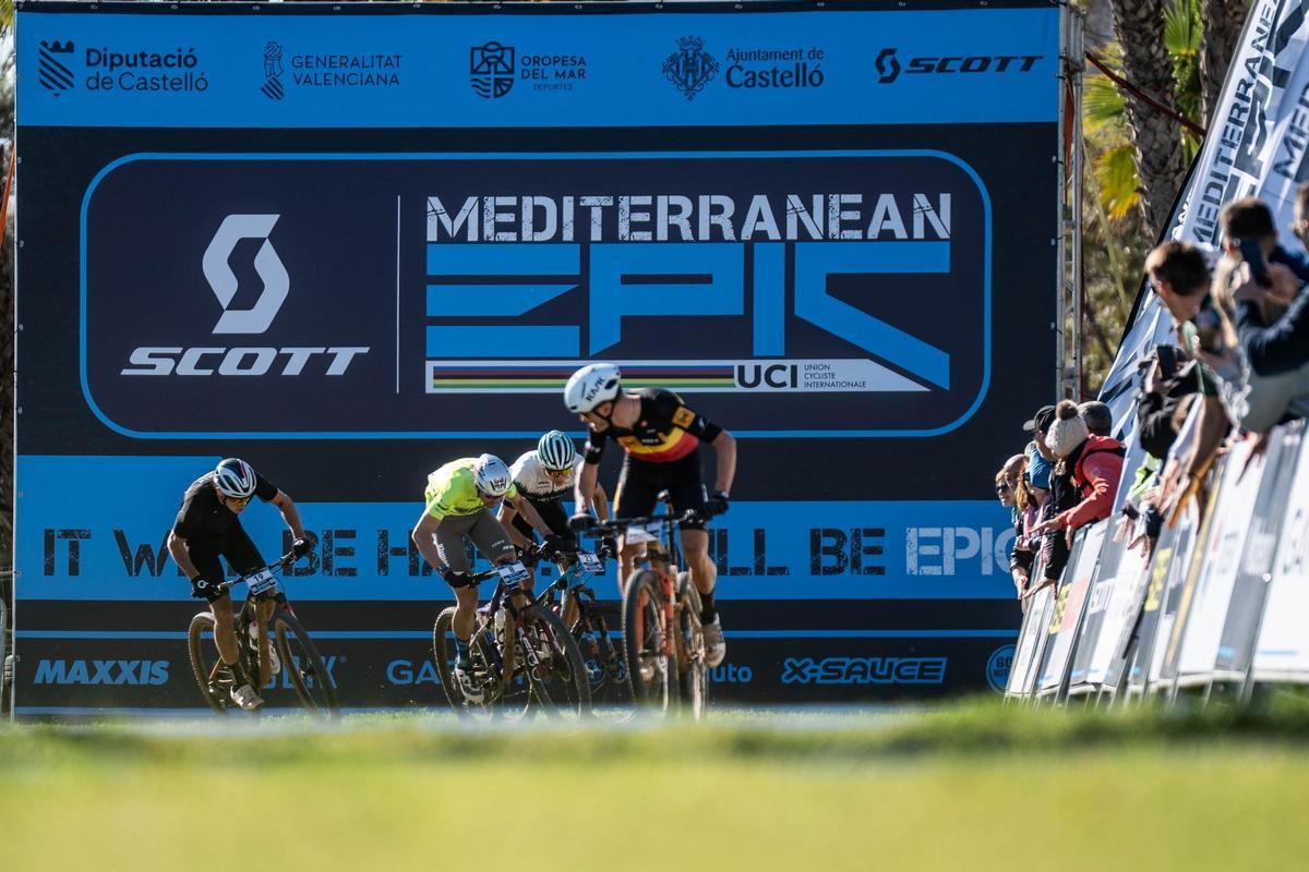 Recta final de la carrera masculina, con triunfo de Wout Alleman en la tercera etapa de la Scott Mediterranean Epic 2026..