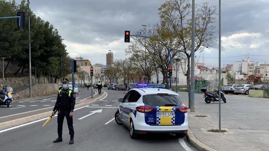 Uno de los últimos controles de la Policía Local en Alicante.