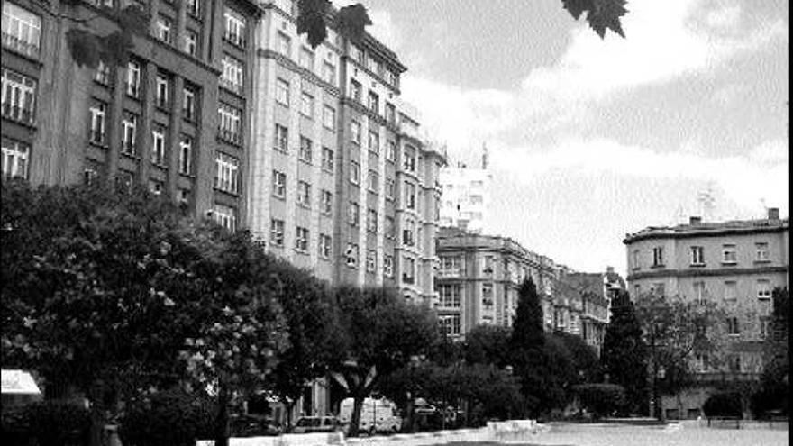 La plaza de Vigo, una vez terminada la mejora del entorno y la renovación del mobiliario. / la opinión
