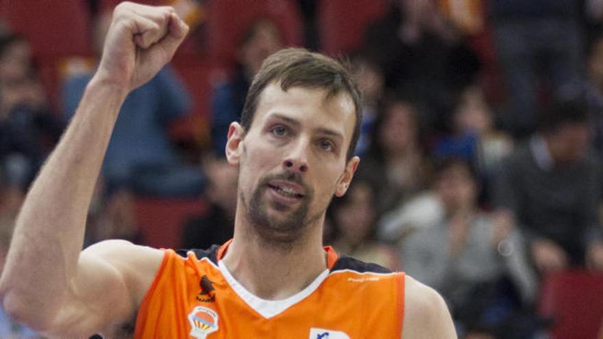 Jordi Trias, durante un partido con el Valencia Basket.