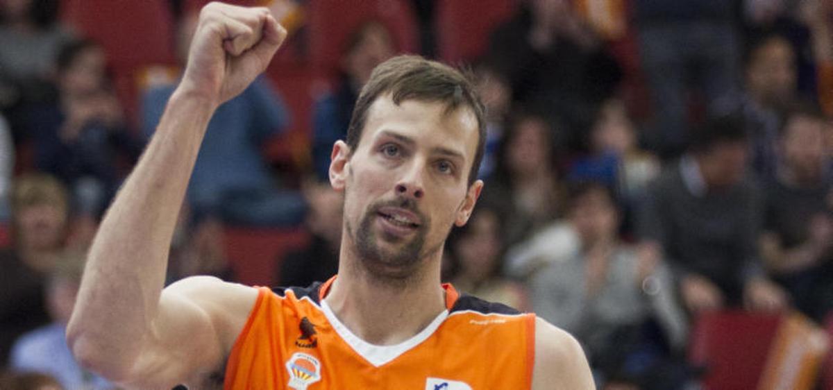 Jordi Trias, durante un partido con el Valencia Basket.