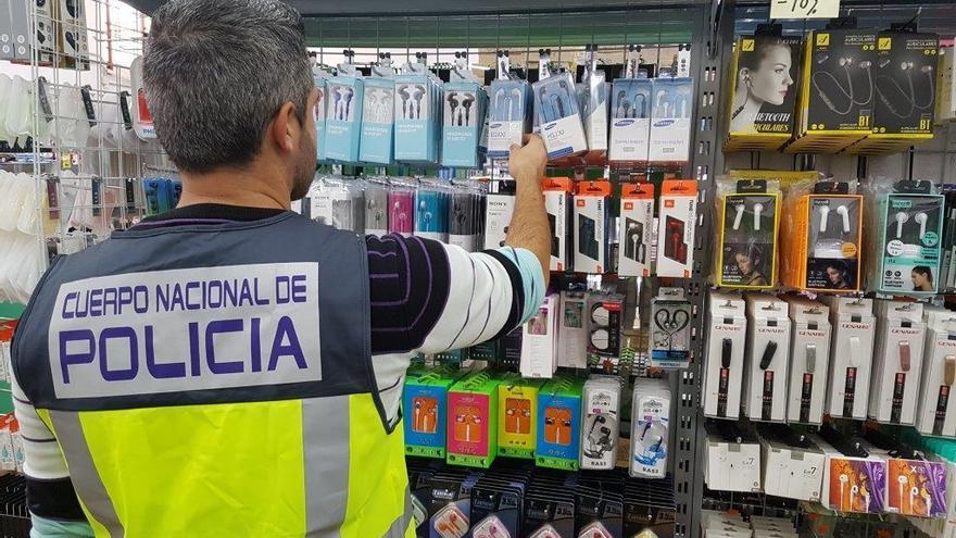 La Policía Nacional culmina una operación en Crevillent con 7 detenidos por la venta de productos falsificados