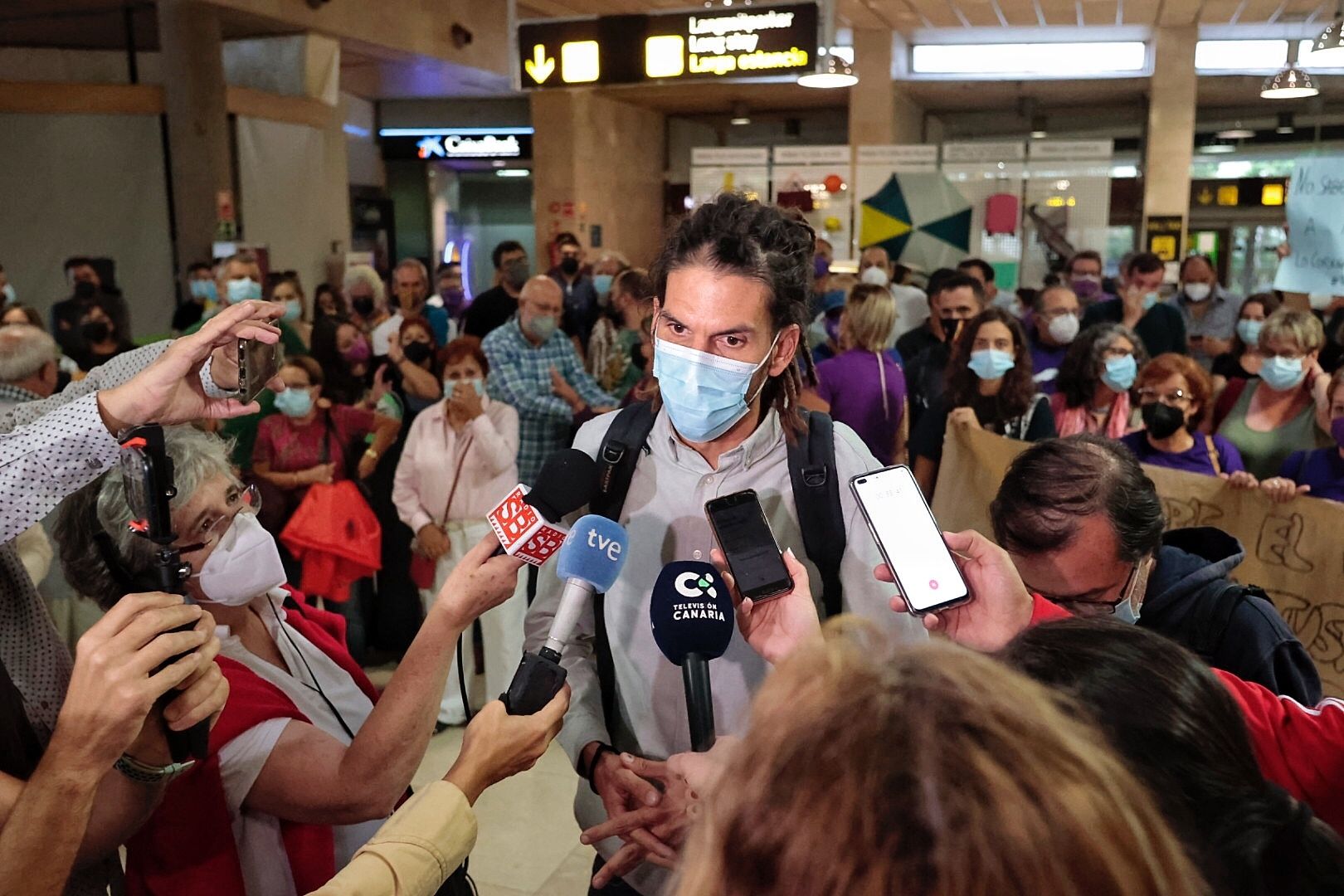 Alberto Rodríguez llega a Tenerife y anuncia que deja la militancia de Podemos