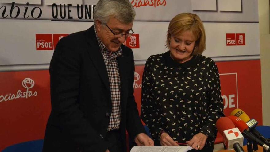 José Fernández y Mar Rominguera durante la presentación del documento marco.